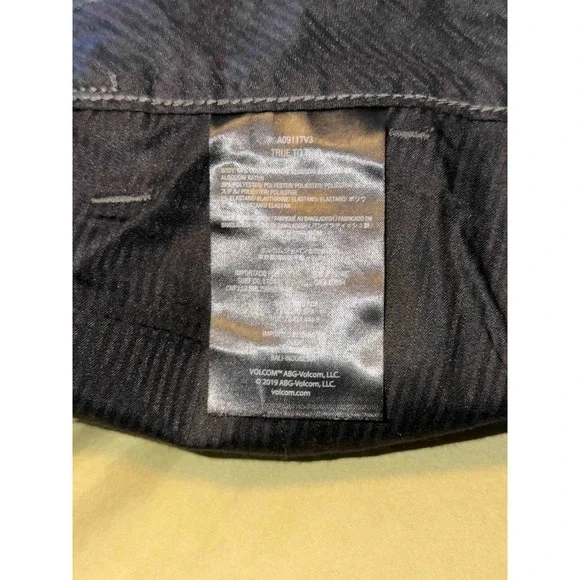 Volcom Mens Gray Vmonty Stretch Chino Shorts Flat Front Casual, Size 28, NWT - Picture 8 of 8